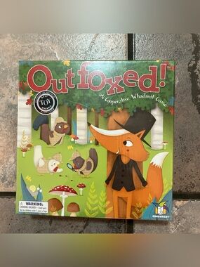 Outfoxed! Cooperative Whodunit Game - Green